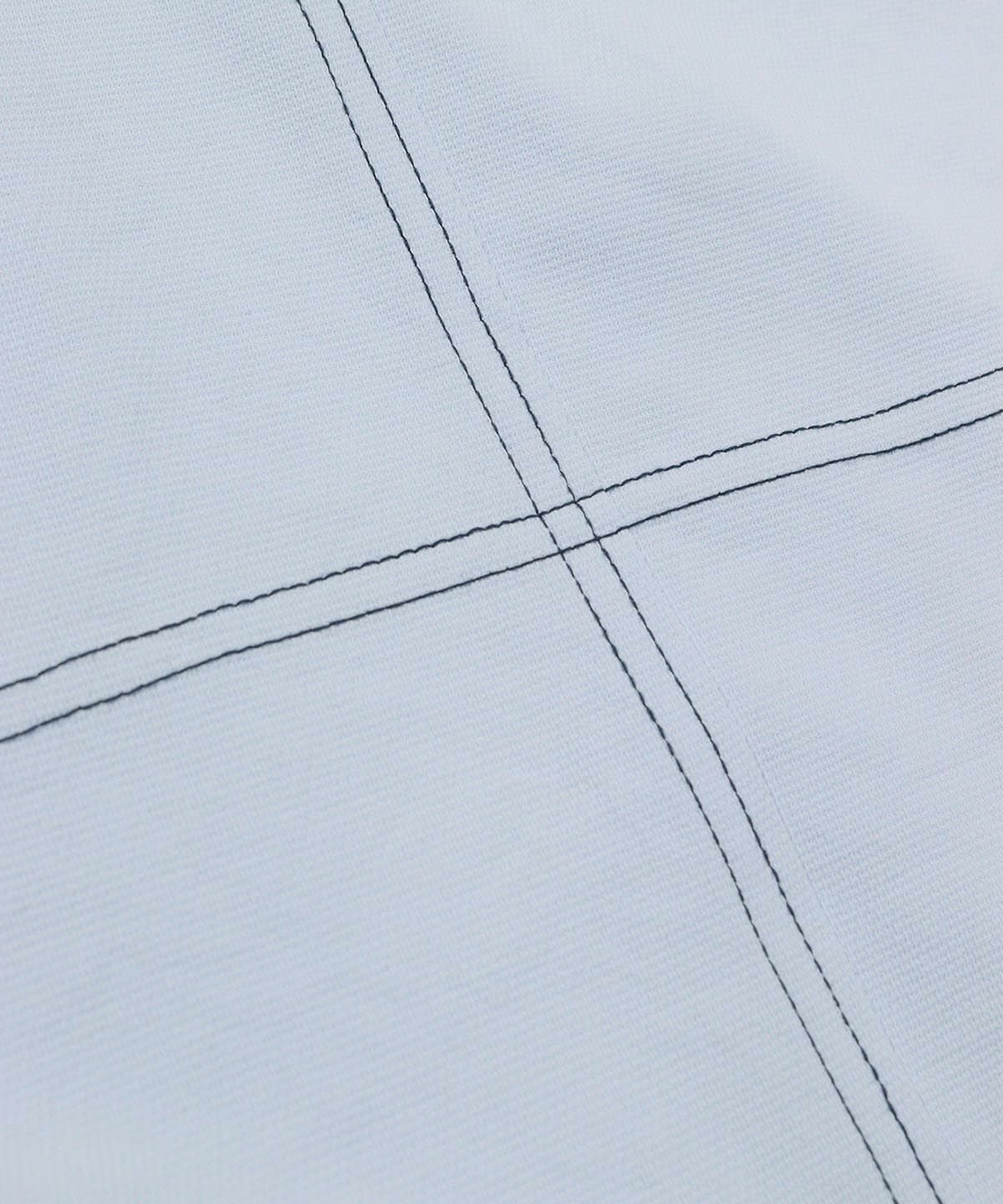 胸元デザイン部分（ライトブルー）