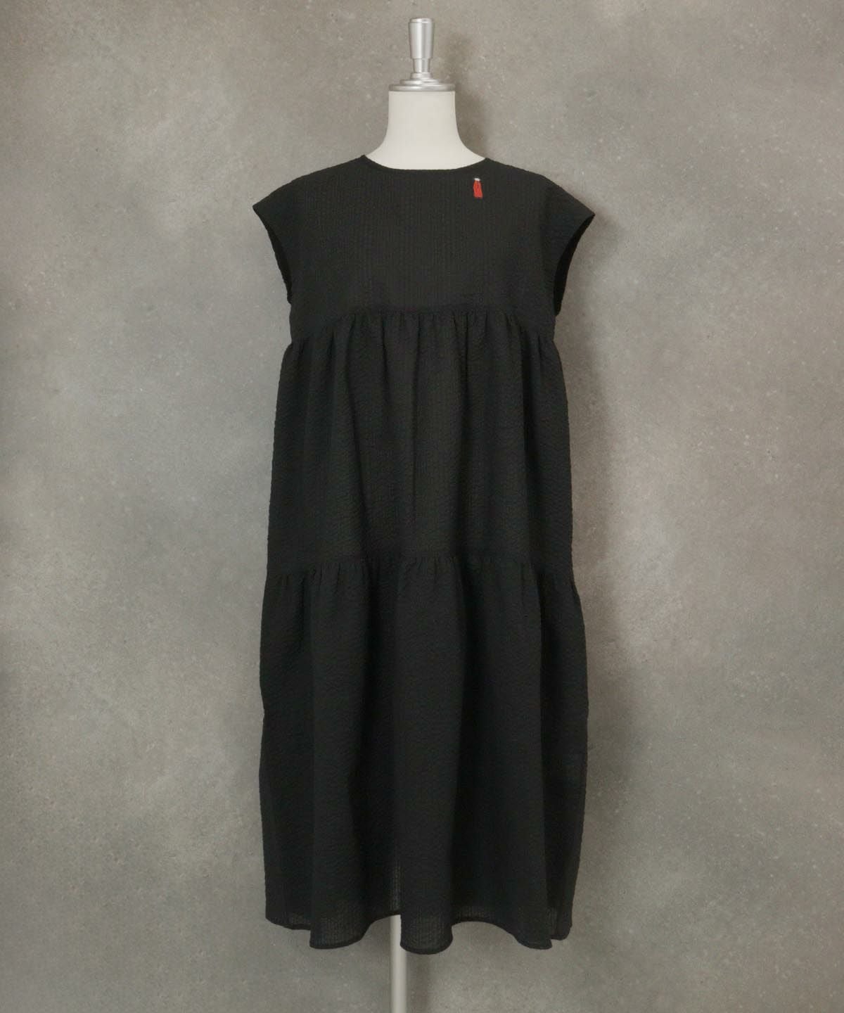 コットン100％ティアードワンピース（ブラック）