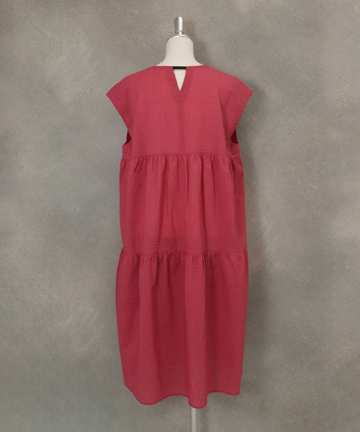 コットン100％ティアードワンピース後（ピンク）