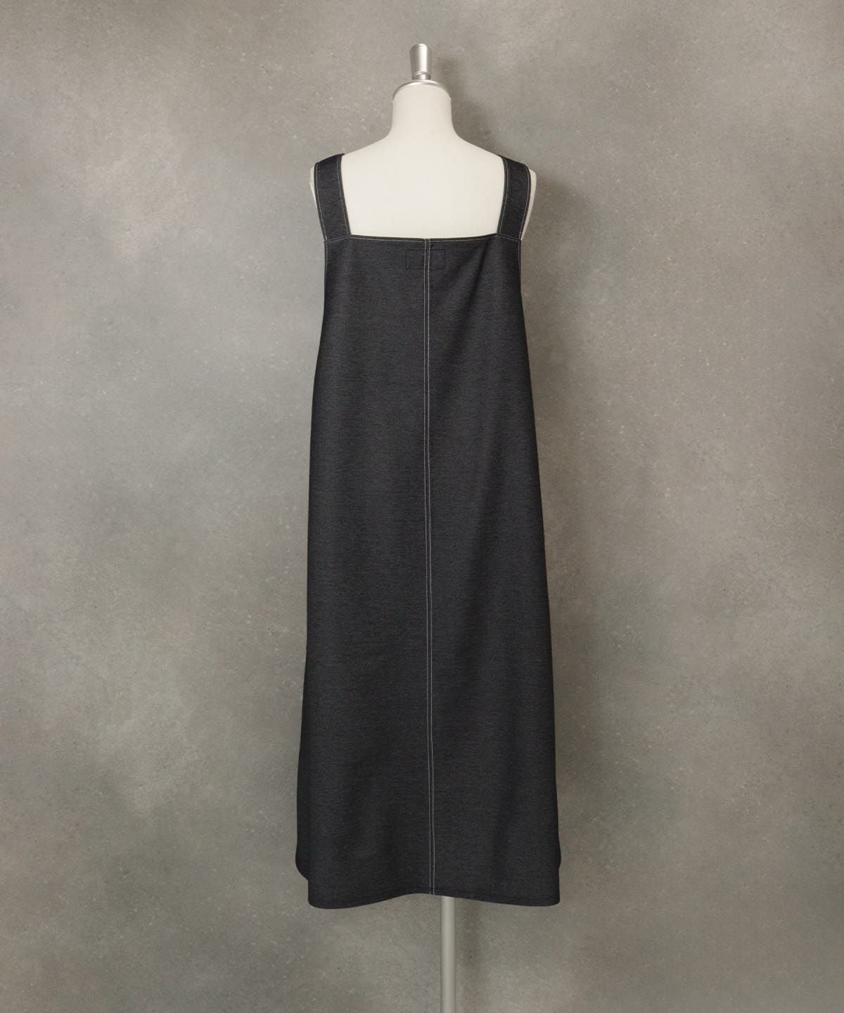 デニムライクジャンパースカート(ブラック)後ろ