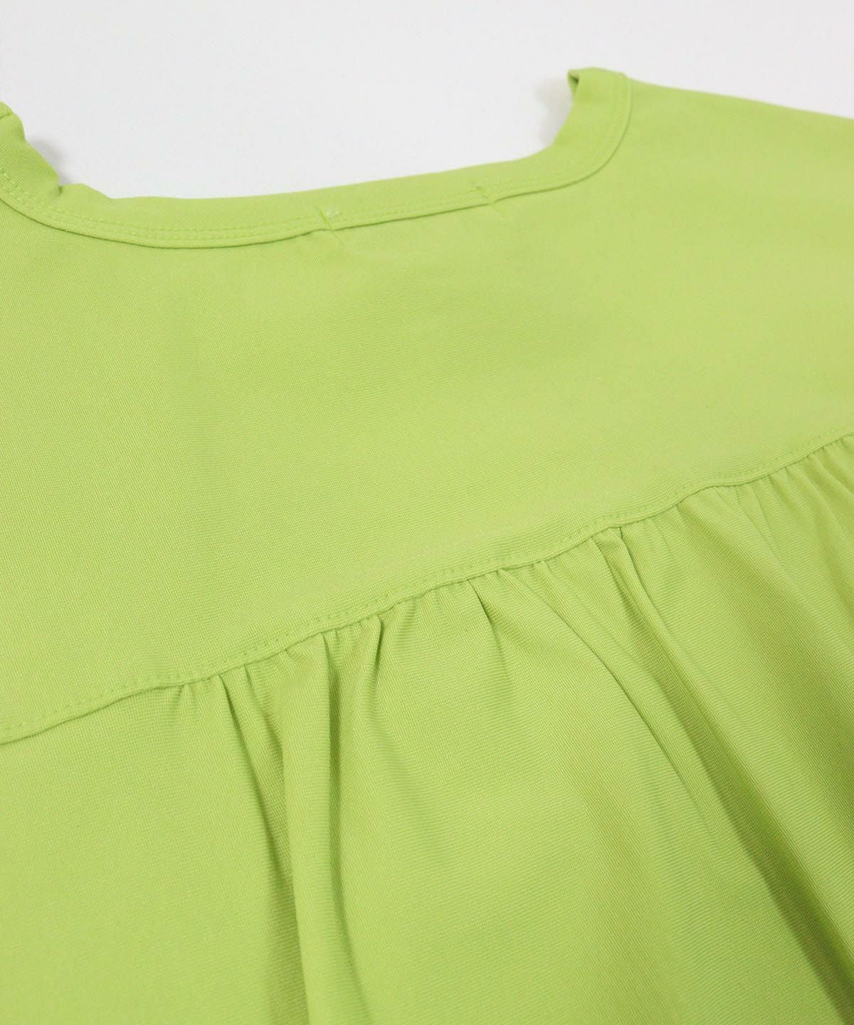 背中ギャザー部分（ライトグリーン）