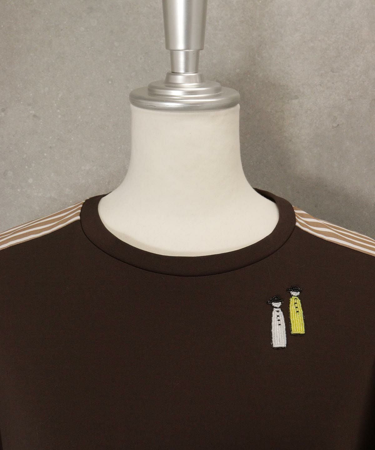 襟元（ブラウン）