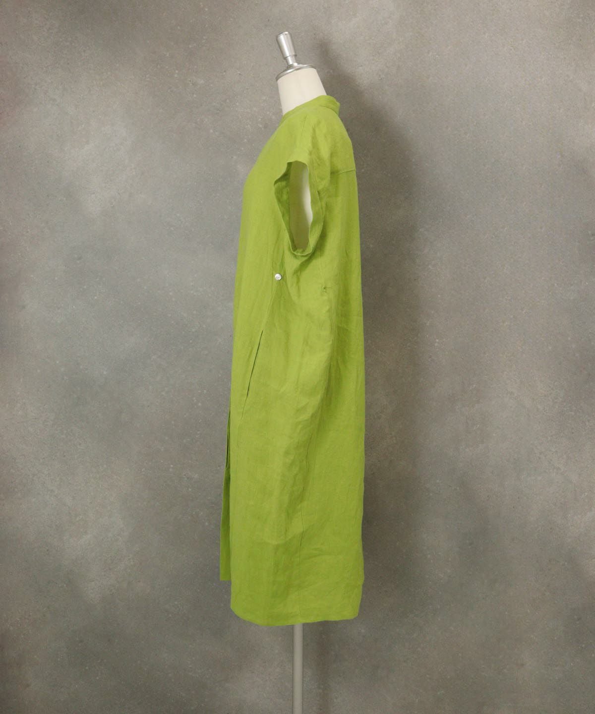 ビーズ刺繍リネンワンピース横（ライトグリーン）