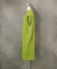 ビーズ刺繍リネンワンピース横（ライトグリーン）