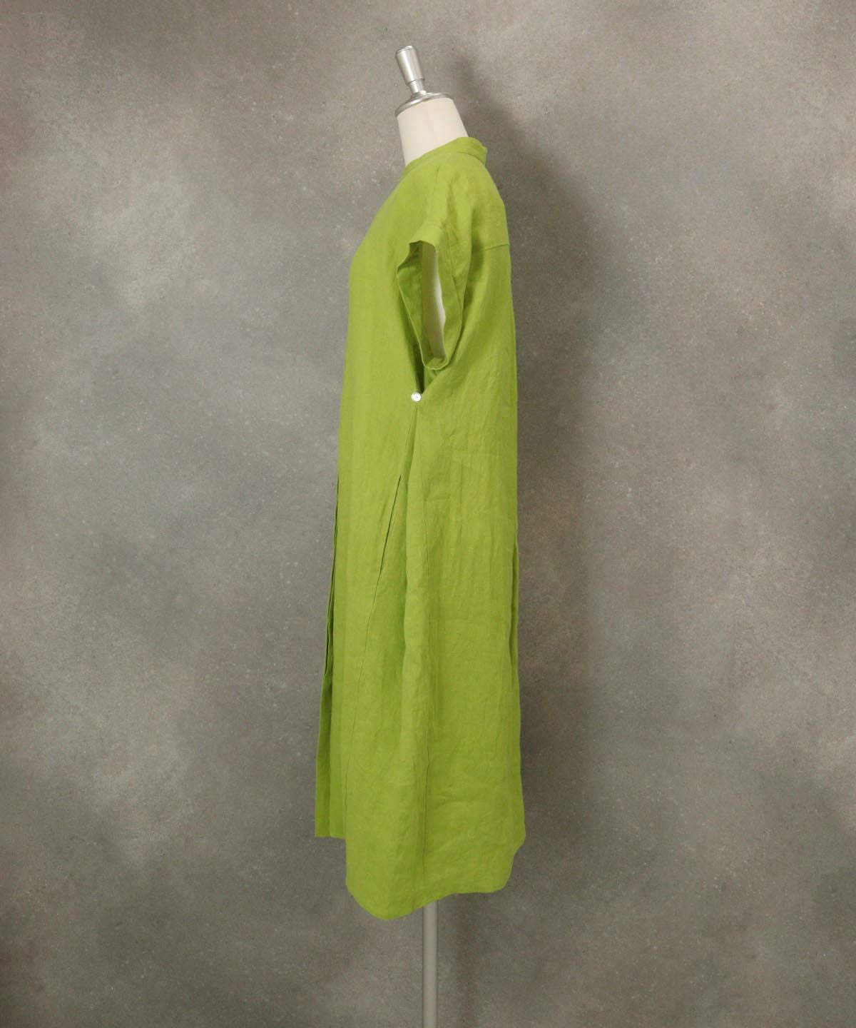 ビーズ刺繍リネンワンピース横（ライトグリーン）