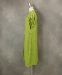 ビーズ刺繍リネンワンピース横（ライトグリーン）
