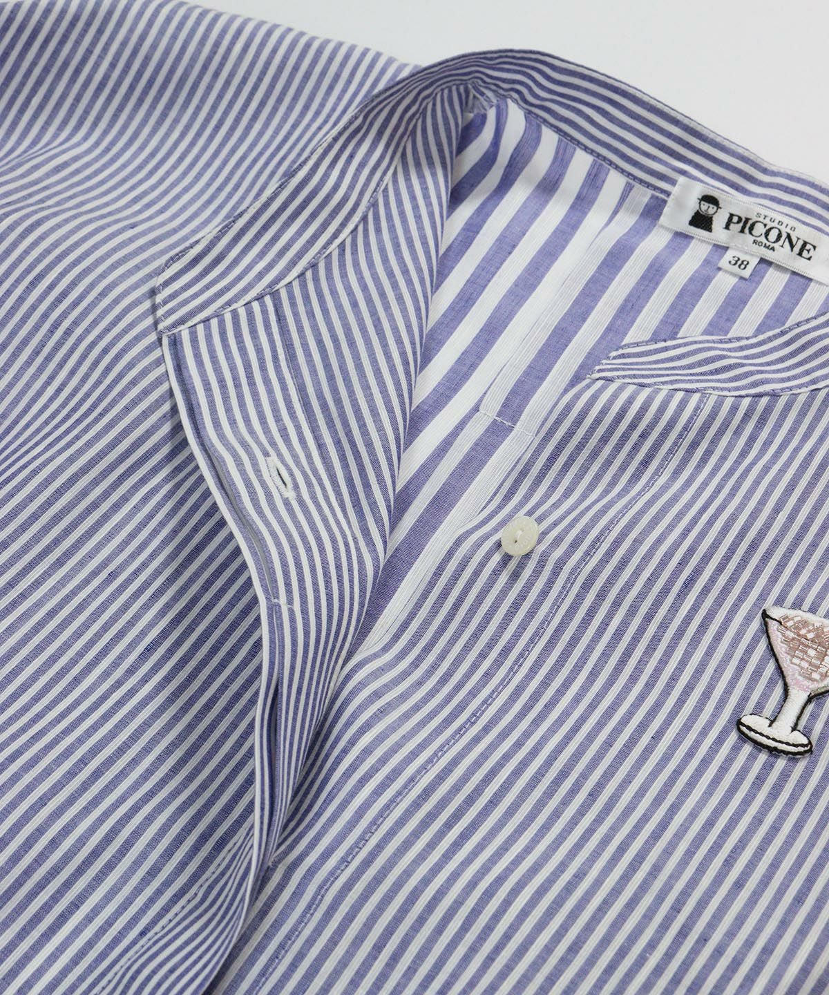 胸元ボタン部分（ネイビー）