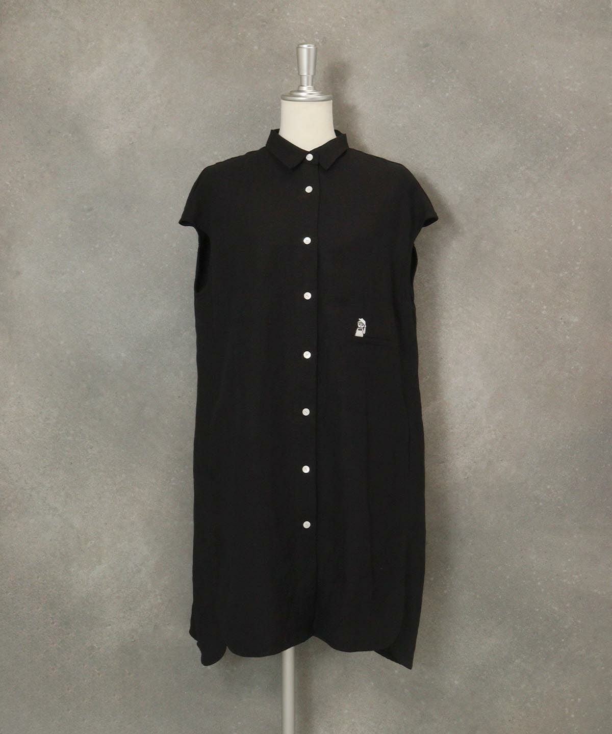 麻混冷感ロングブラウス横（ブラック）