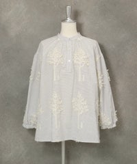 コットン100％ツリー刺繍ブラウス(ホワイト)