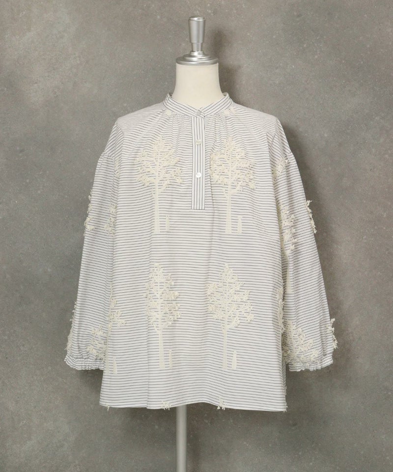 コットン100％ツリー刺繍ブラウス(ホワイト)