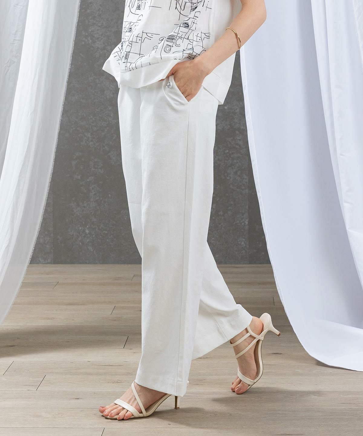 モデル着用（ホワイト）