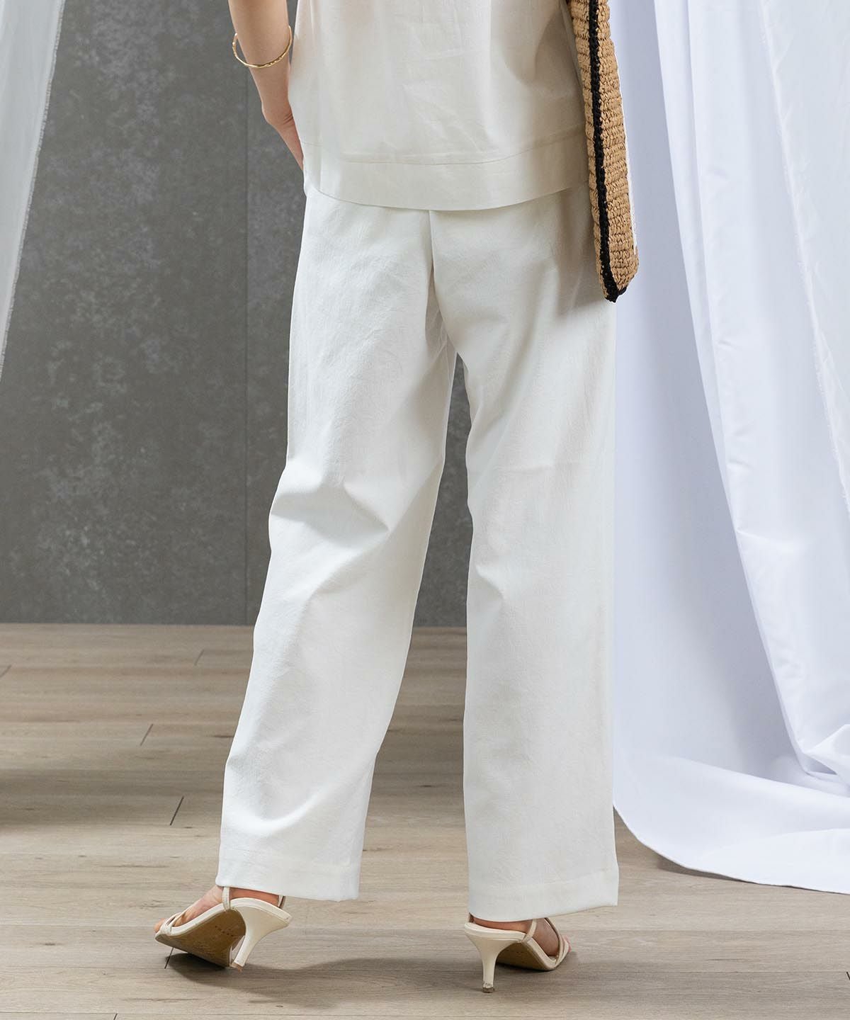 モデル着用（ホワイト）