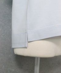 裾スリット部分（ライトブルー）