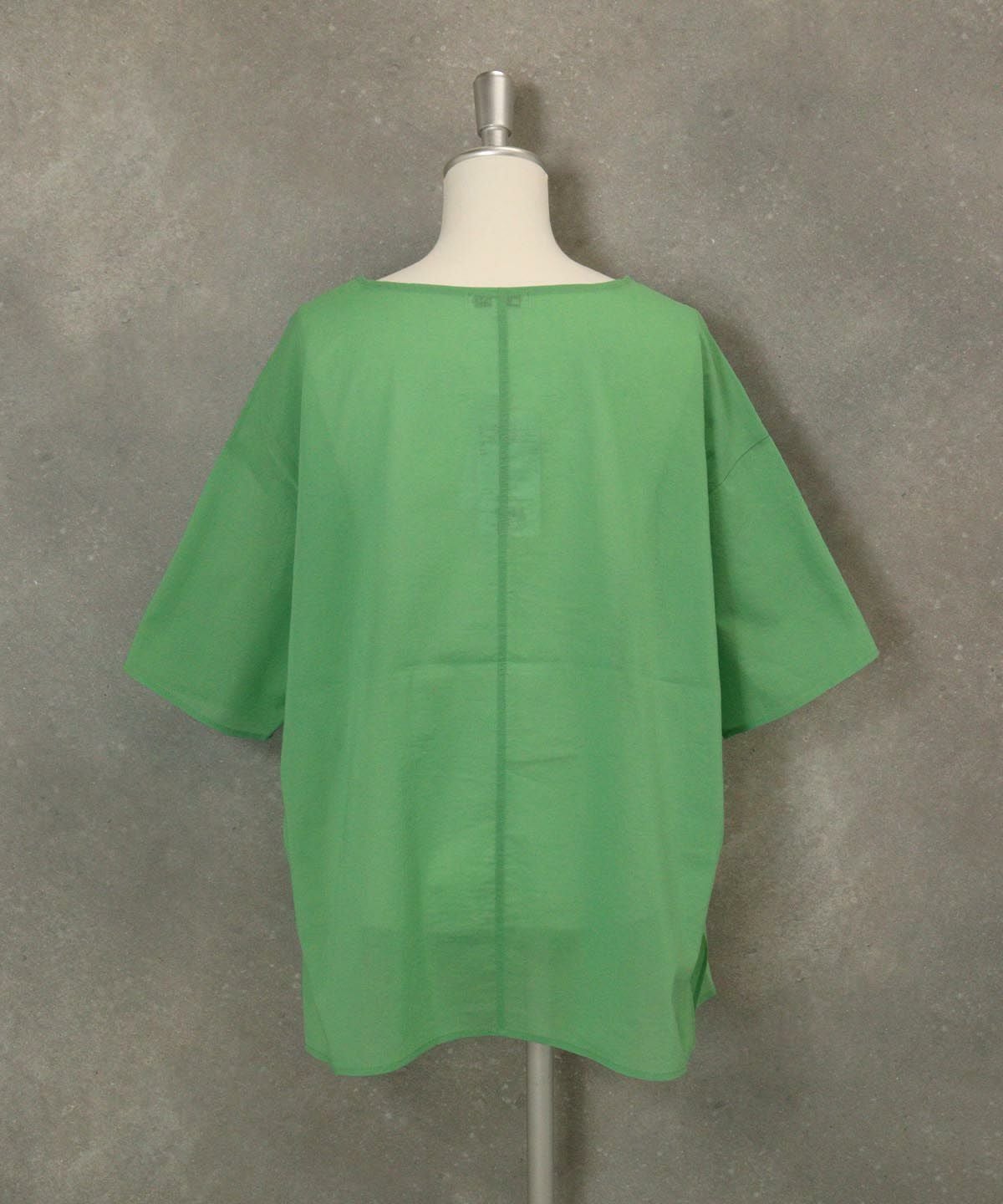 コットン100％線画刺繍プルオーバー(グリーン)後ろ