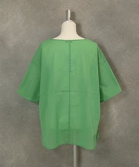 コットン100％線画刺繍プルオーバー(グリーン)後ろ