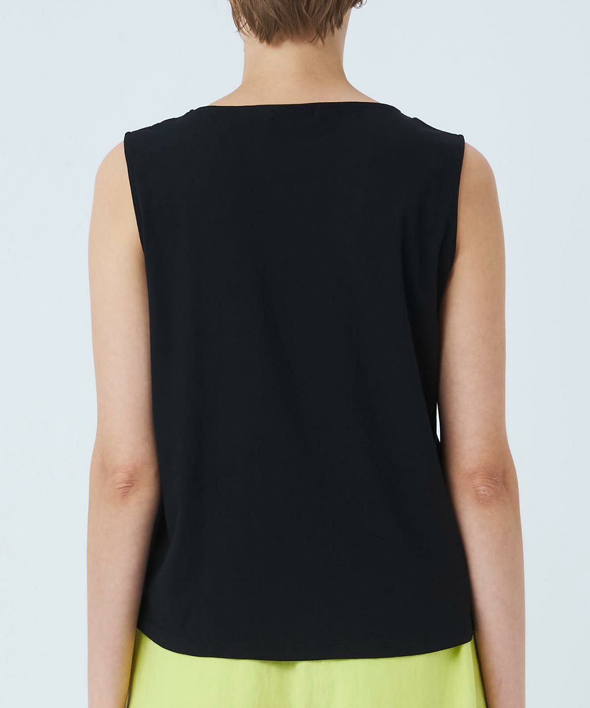 モデル着用画像（ブラック）