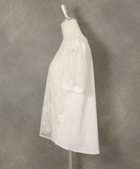 総柄チュールプルオーバー横(ホワイト）