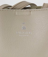 ロゴデザイン部分（ベージュ）