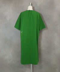 UV冷感サイド刺繍ワンピース(グリーン)後ろ