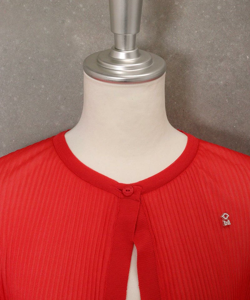 首元アップ(レッド)