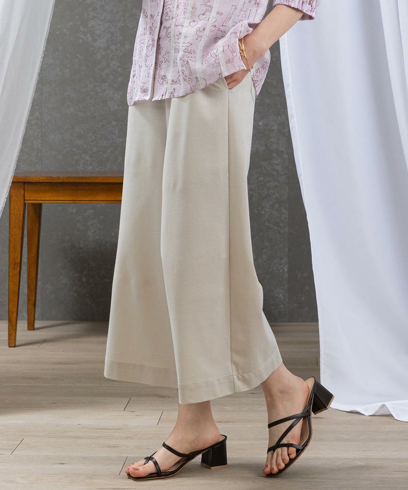 モデル着用画像（ベージュ）