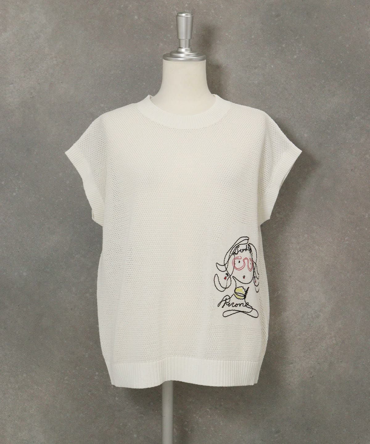 透かし編み刺繍ニットベスト(ホワイト)