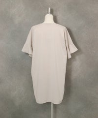 袖フリルイラストチュニック(ベージュ)後ろ