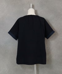 カットワーク刺繍冷感Ｔシャツ(ネイビー)後ろ