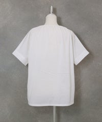 カットワーク刺繍冷感Ｔシャツ(ホワイト)後ろ