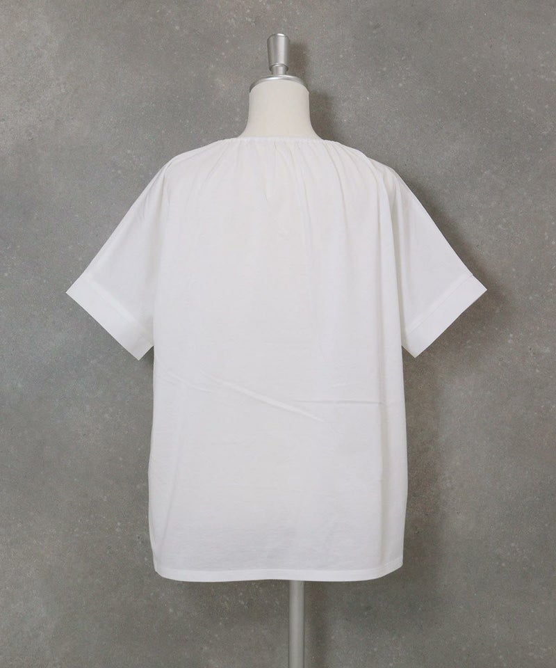 カットワーク刺繍冷感Ｔシャツ(ホワイト)後ろ