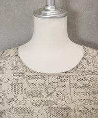 首元アップ(ベージュ)