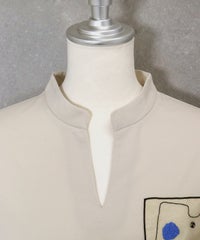 首元アップ(ベージュ)