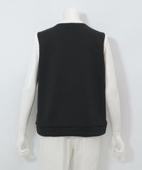 ピコライン刺繍ジップベスト 後ろ（ブラック）