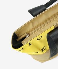 ジップ開閉部（ベージュ）