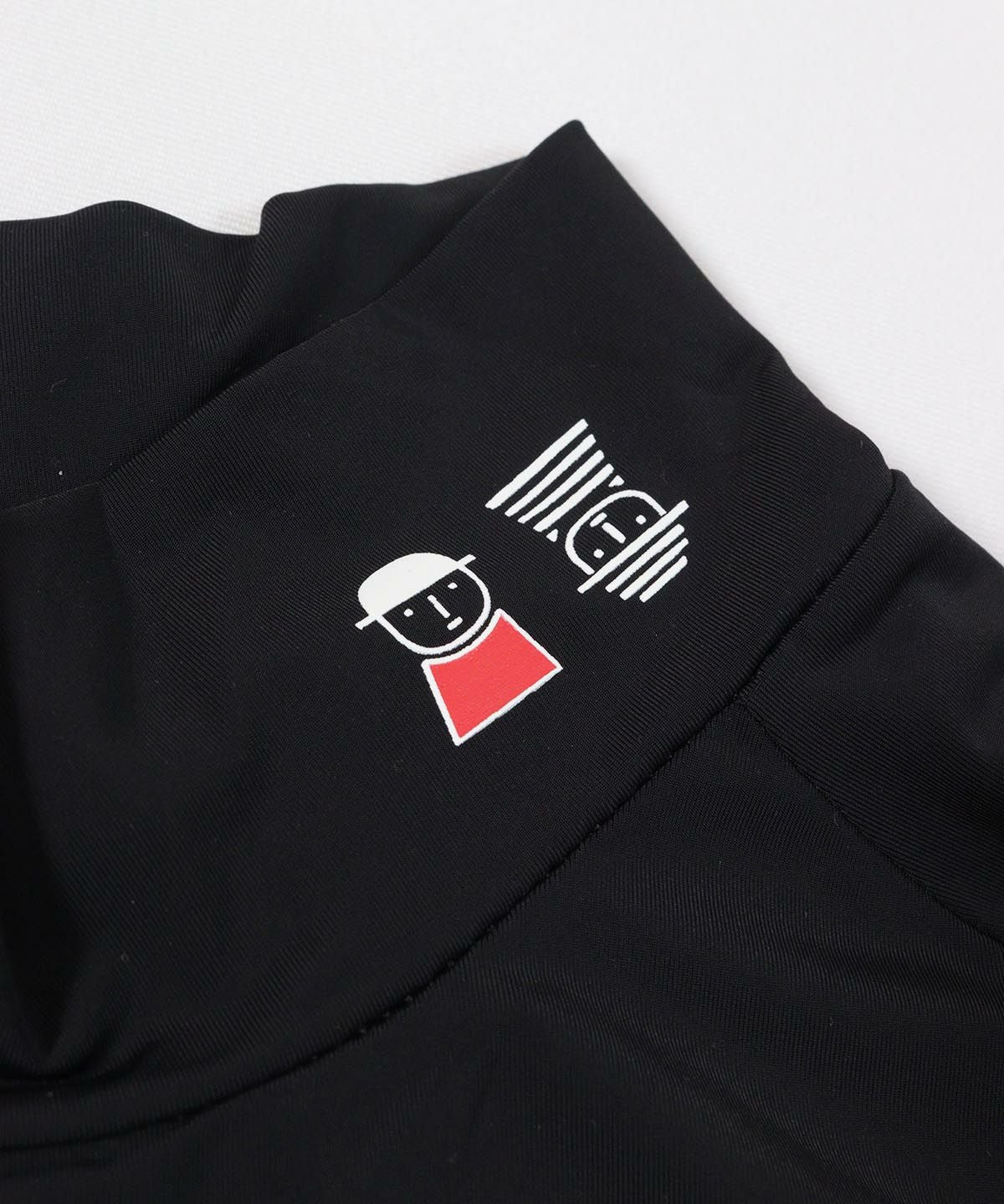 首元デザイン部分（ブラック）