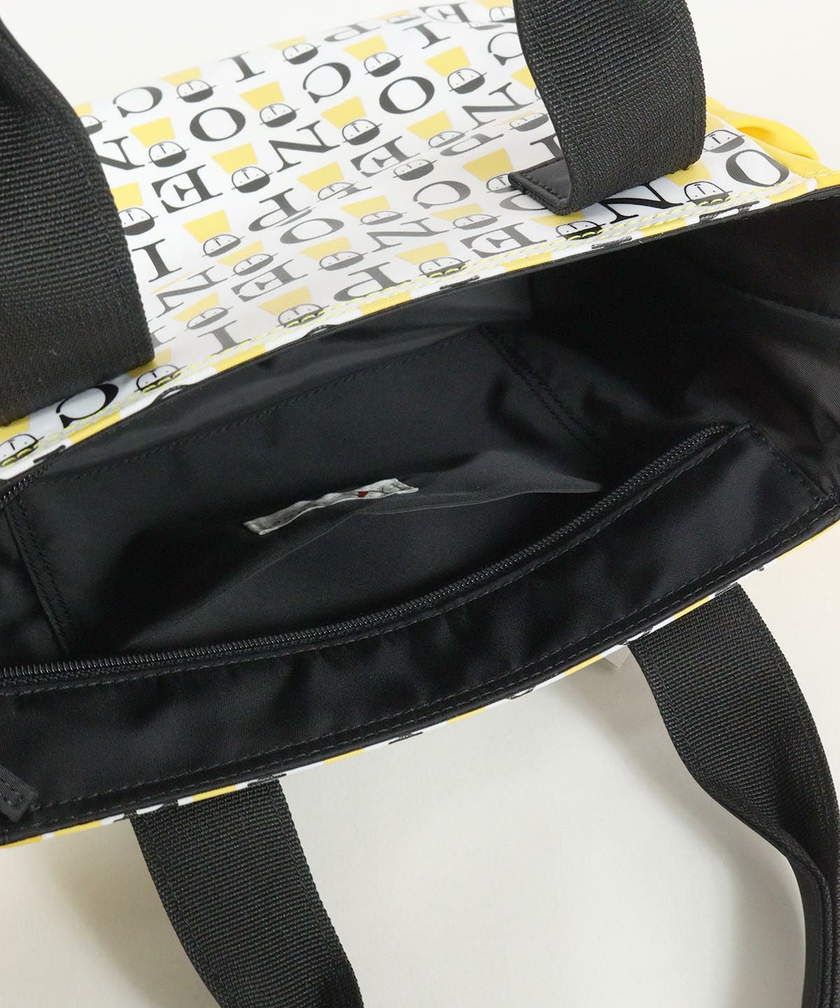 内側ポケット部分（イエロー）