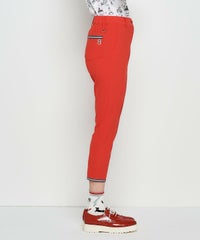 モデル着用画像（レッドオレンジ）