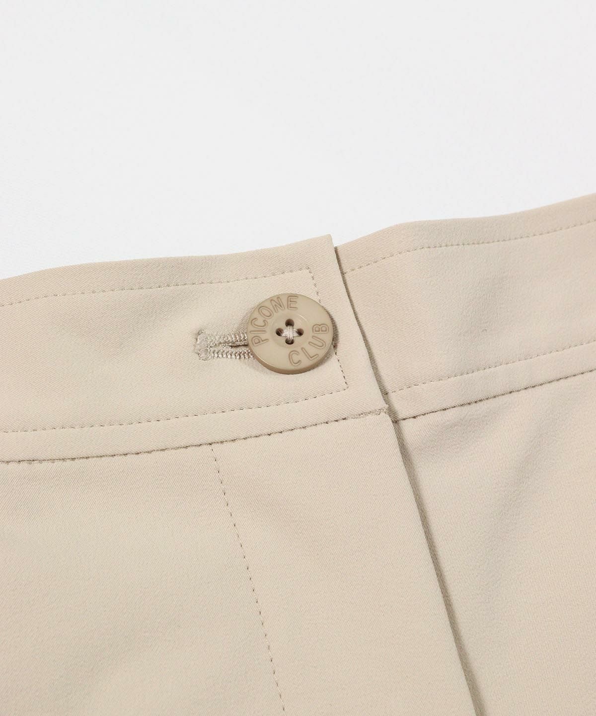 ウエストボタン部分（ベージュ）