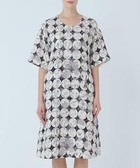 モデル着用画像(ブラック×ベージュ）