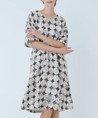 モデル着用画像(ブラック×ベージュ）