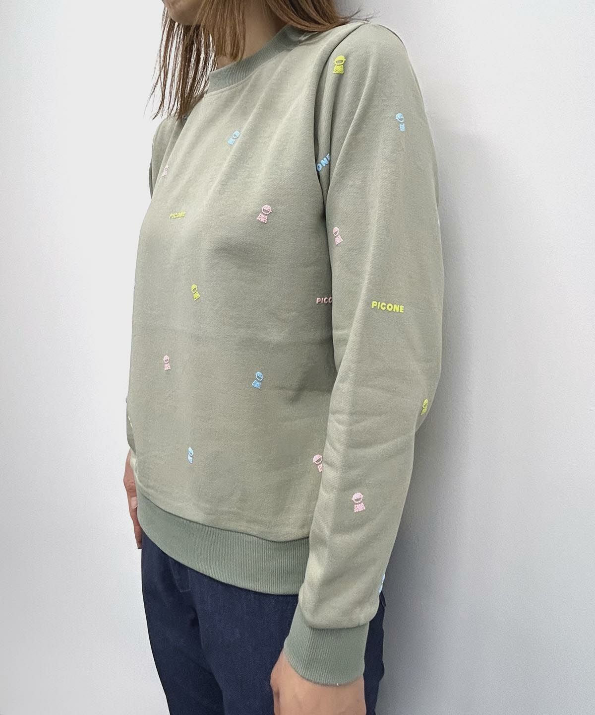 ミニプリント裏毛スウェット(カーキ)着用イメージ