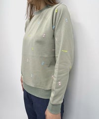 ミニプリント裏毛スウェット(カーキ)着用イメージ