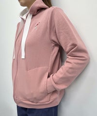 刺繍入り裏毛ジップパーカー(ピンク)着用イメージ