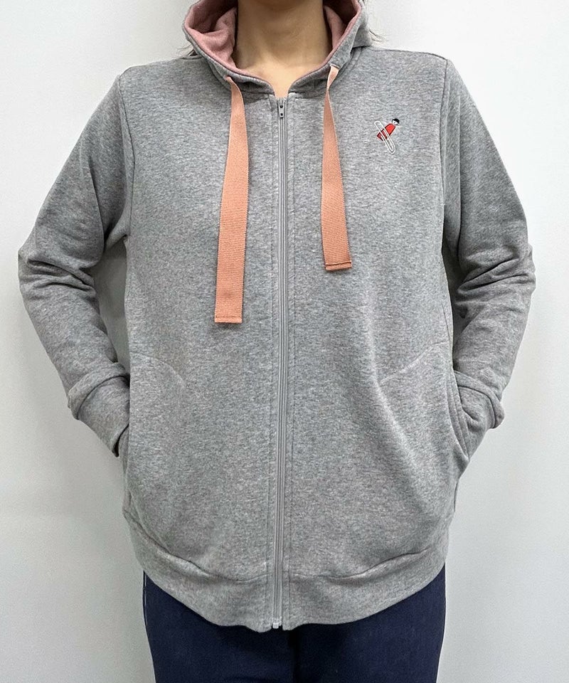 刺繍入り裏毛ジップパーカー(グレー)着用イメージ
