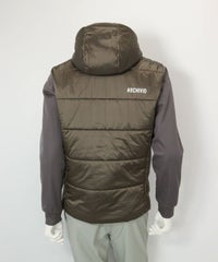 【メンズ】異素材切替中綿撥水ブルゾン(カーキ)後ろ