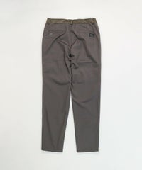 【メンズ】異素材切替撥水パンツ(カーキ)後ろ