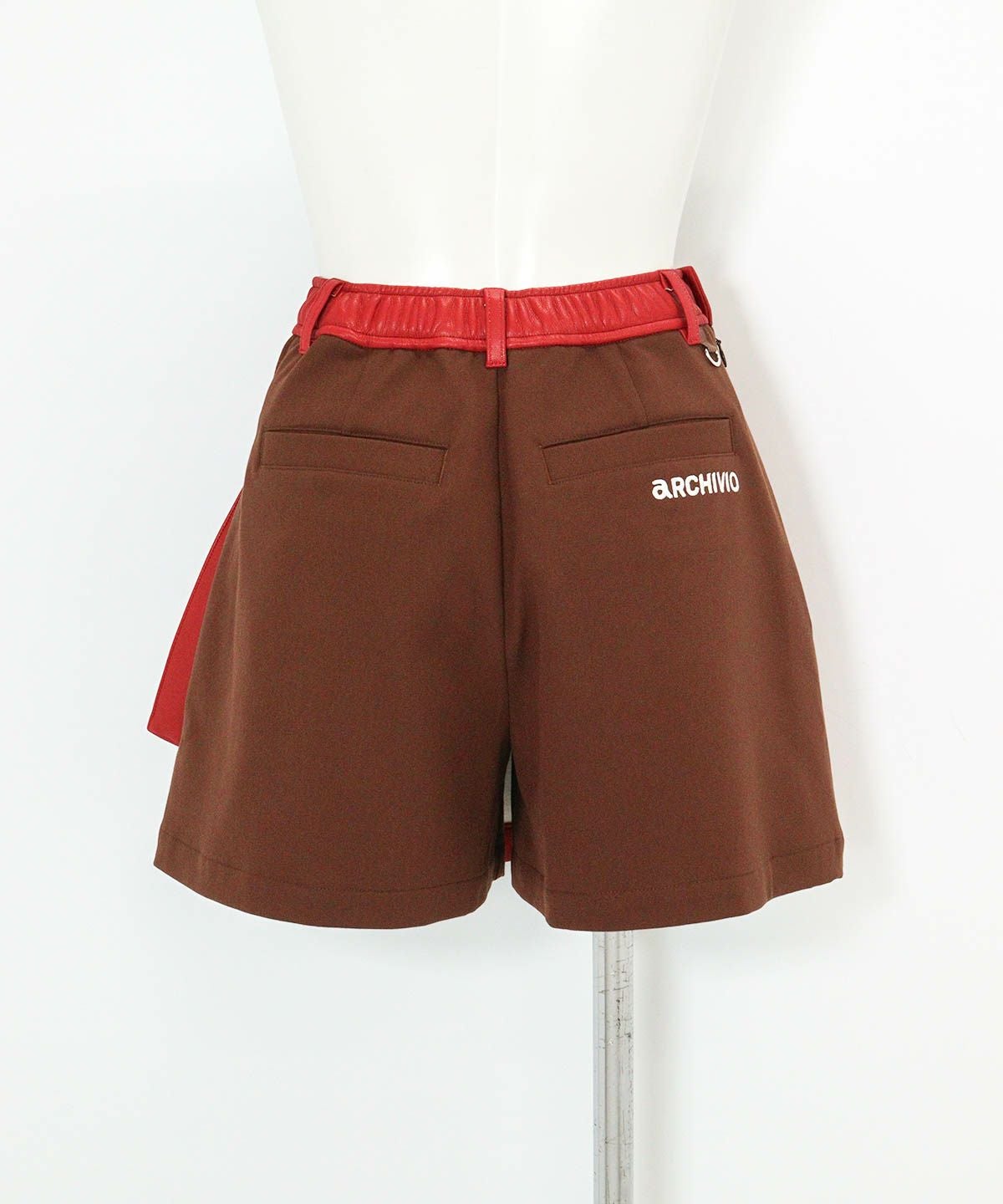 保温発熱スカート風ショートパンツ(レッド)後ろ