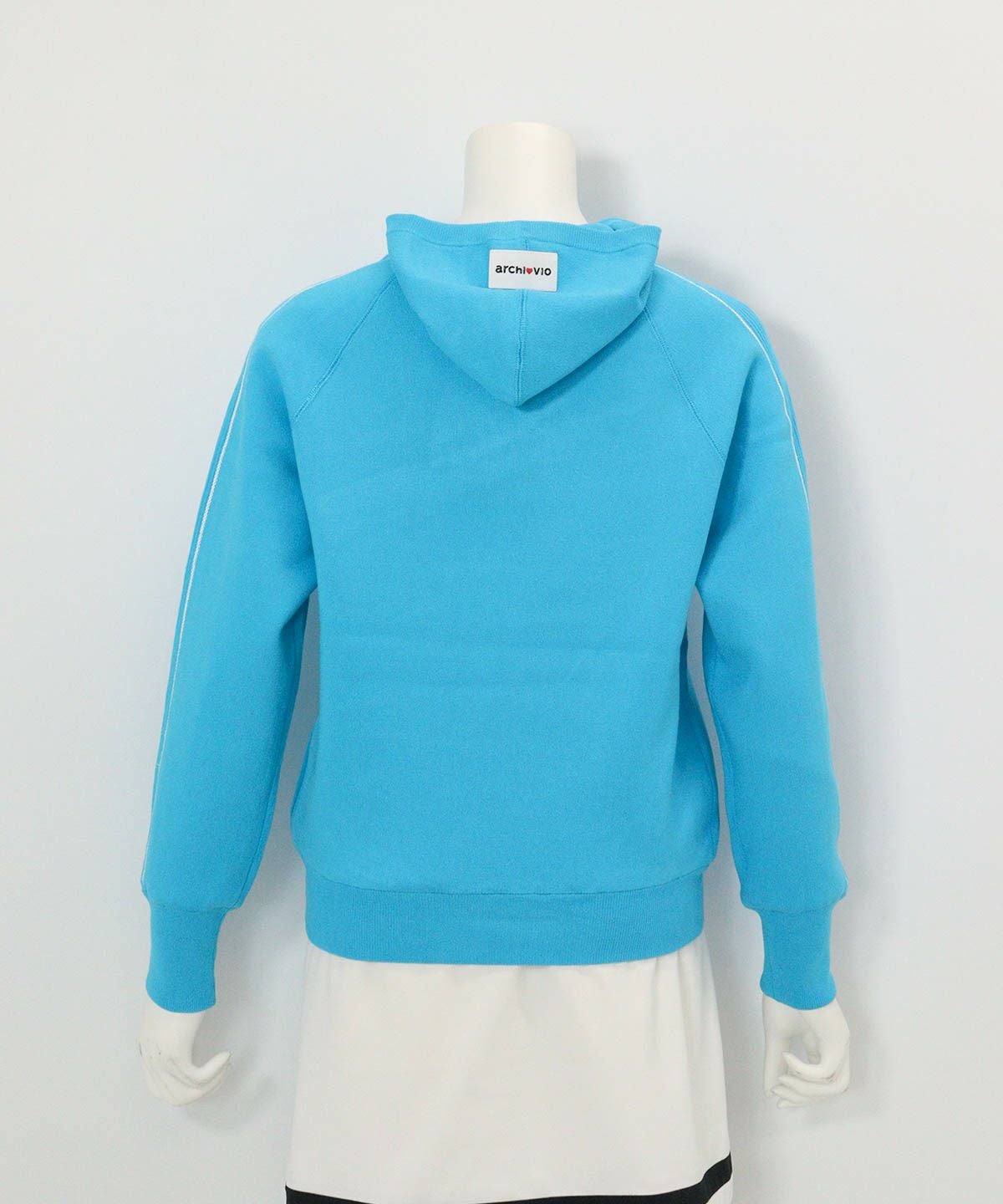 スパンコール刺繍保温ニット(ブルー)後ろ