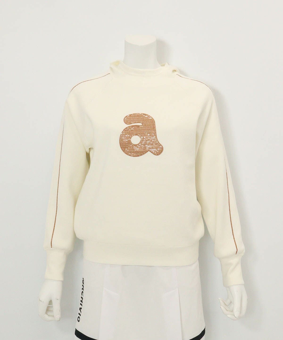 スパンコール刺繍保温ニット(ホワイト)前