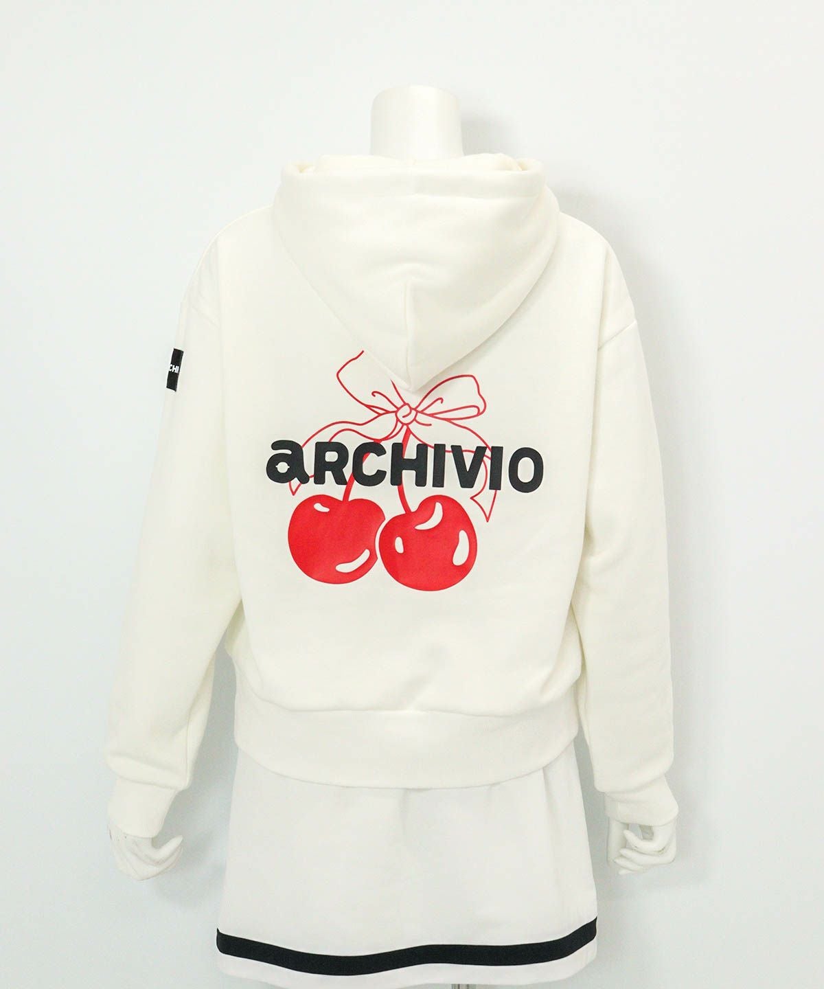 チェリー柄裏起毛パーカー(ホワイト)後ろ